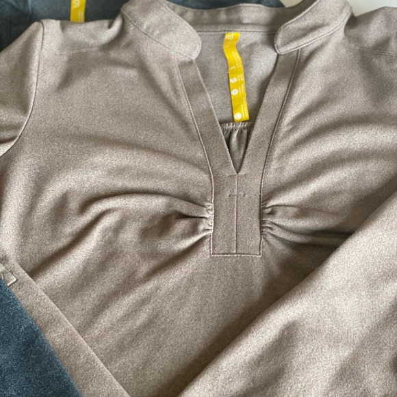 Lole Athleisure Top in Taupe - Picture 2 of 5